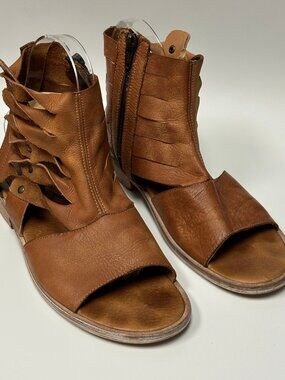 Free People Women's High Top Zip Bandals Brown with Cut Out Ridges Size 39
